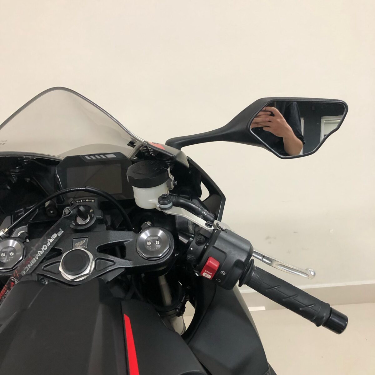Honda CBR 1000 RR - Image 16